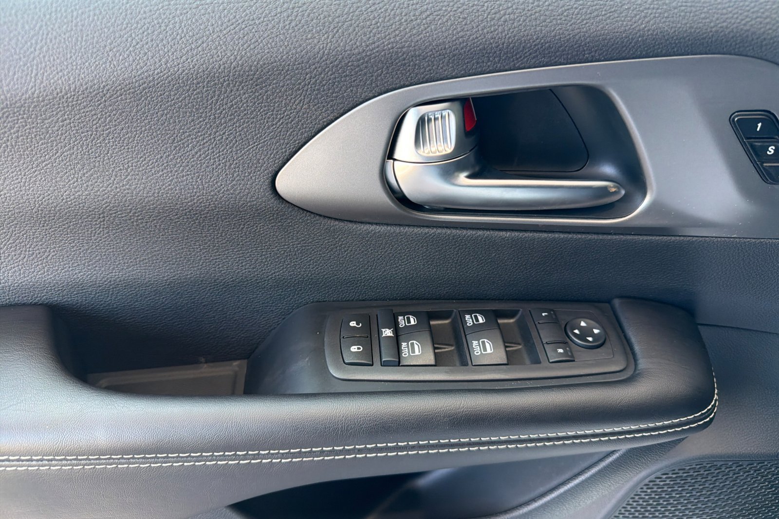New 2027 Chrysler Pacifica Select FWD image 9
