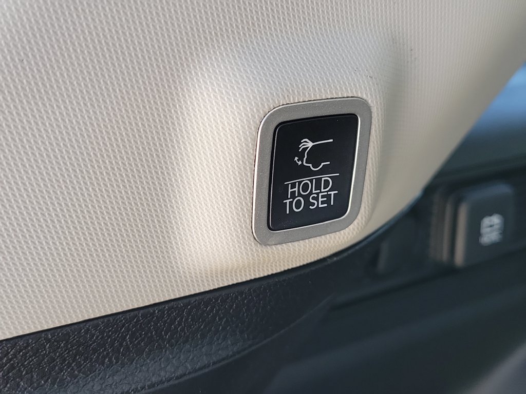 Used 2022 Jeep Grand Cherokee Limited AWD/4WD image 29