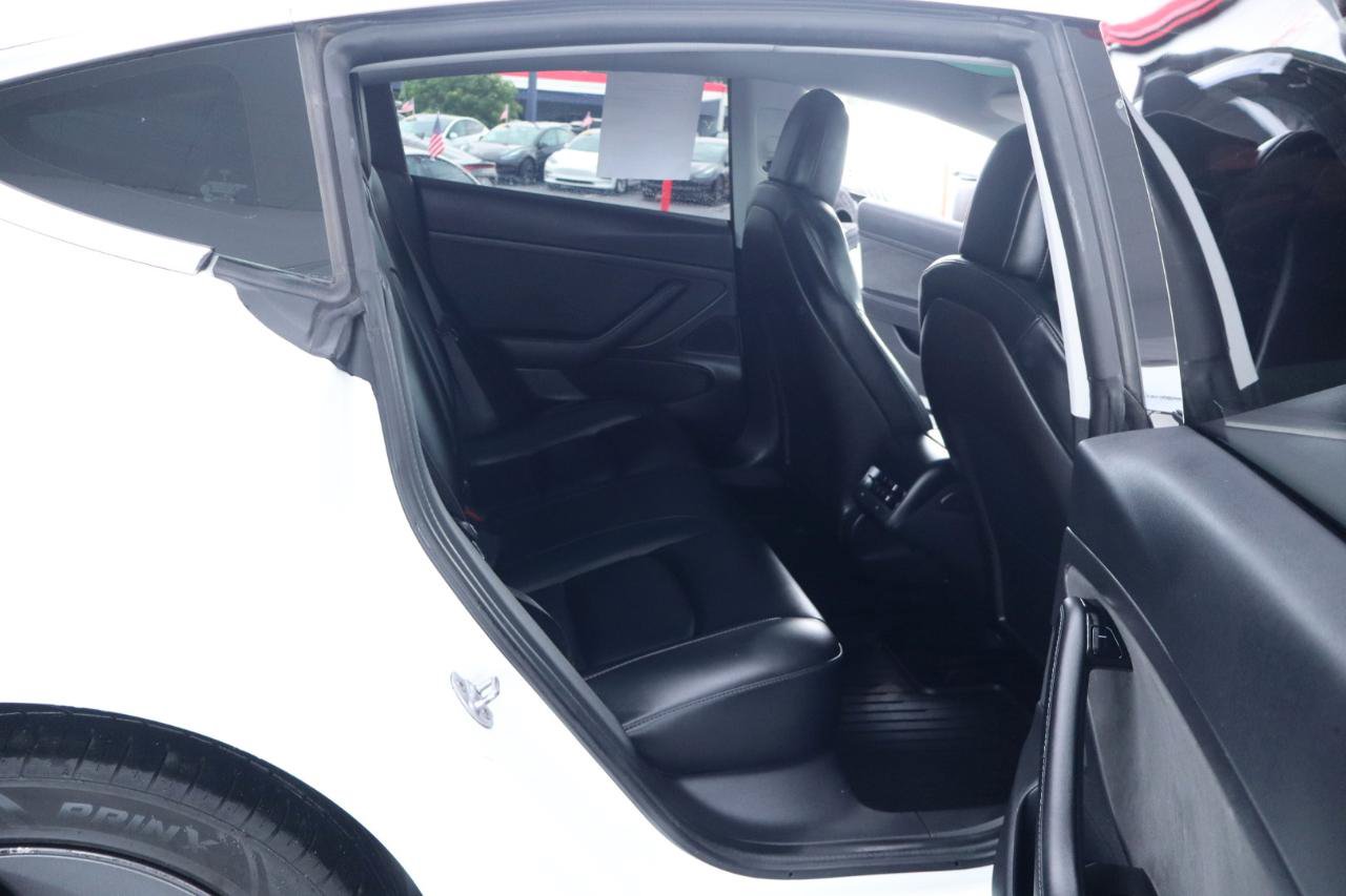 Used 2020 Tesla Model 3 Standard Range RWD image 31
