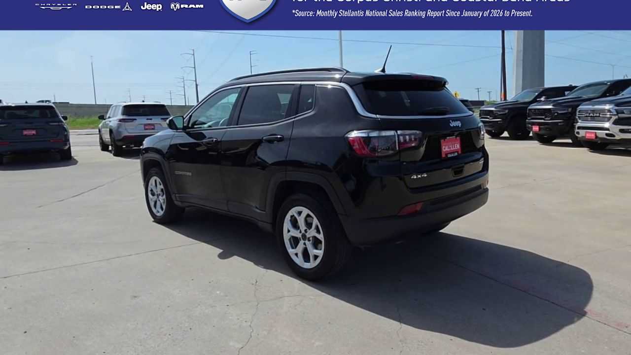 Used 2025 Jeep Compass Latitude w/ Sun & Sound Group AWD/4WD image 6