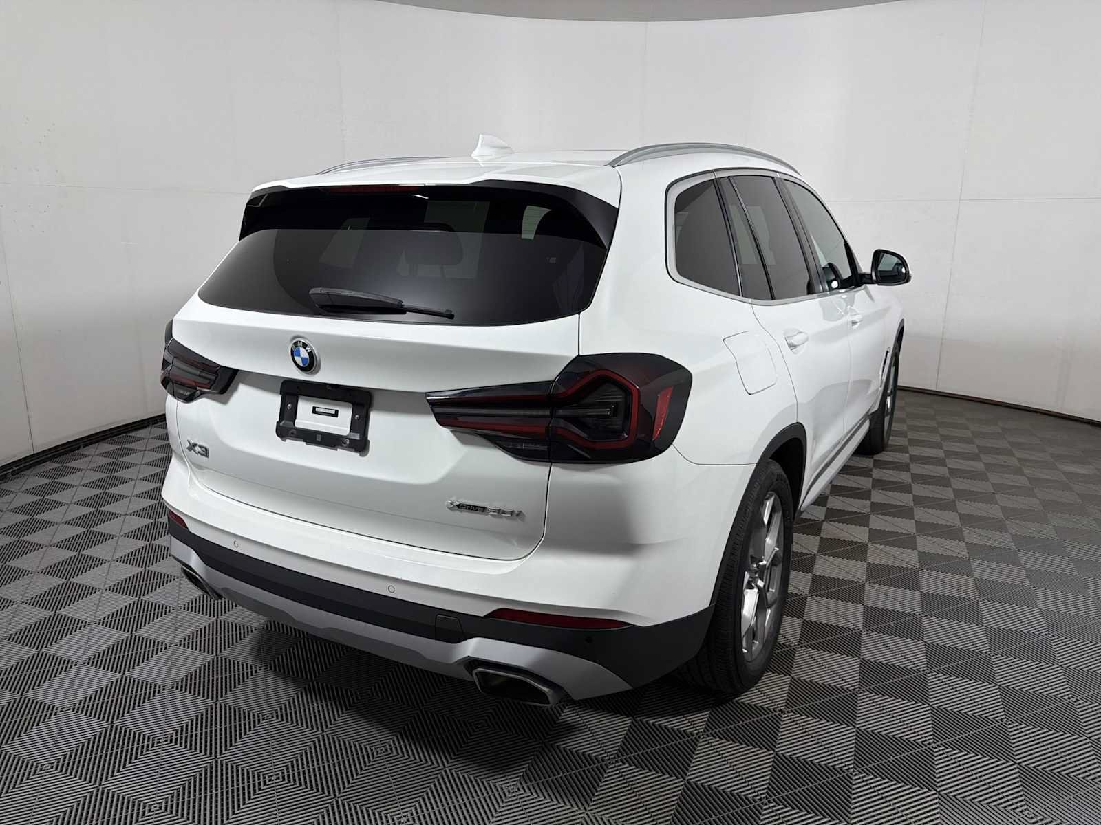 Used 2023 BMW X3 xDrive30i w/ Convenience Package AWD/4WD image 6