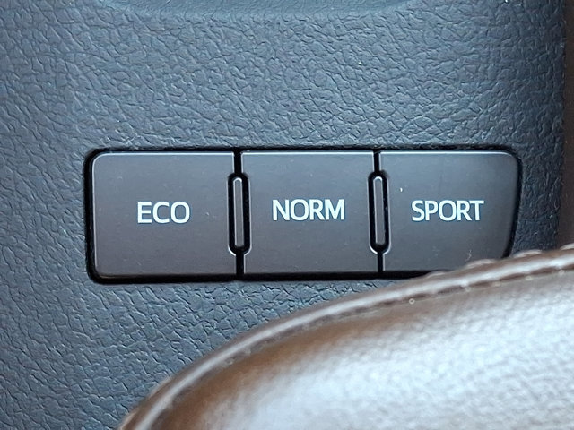 Used 2015 Toyota Avalon Limited image 24