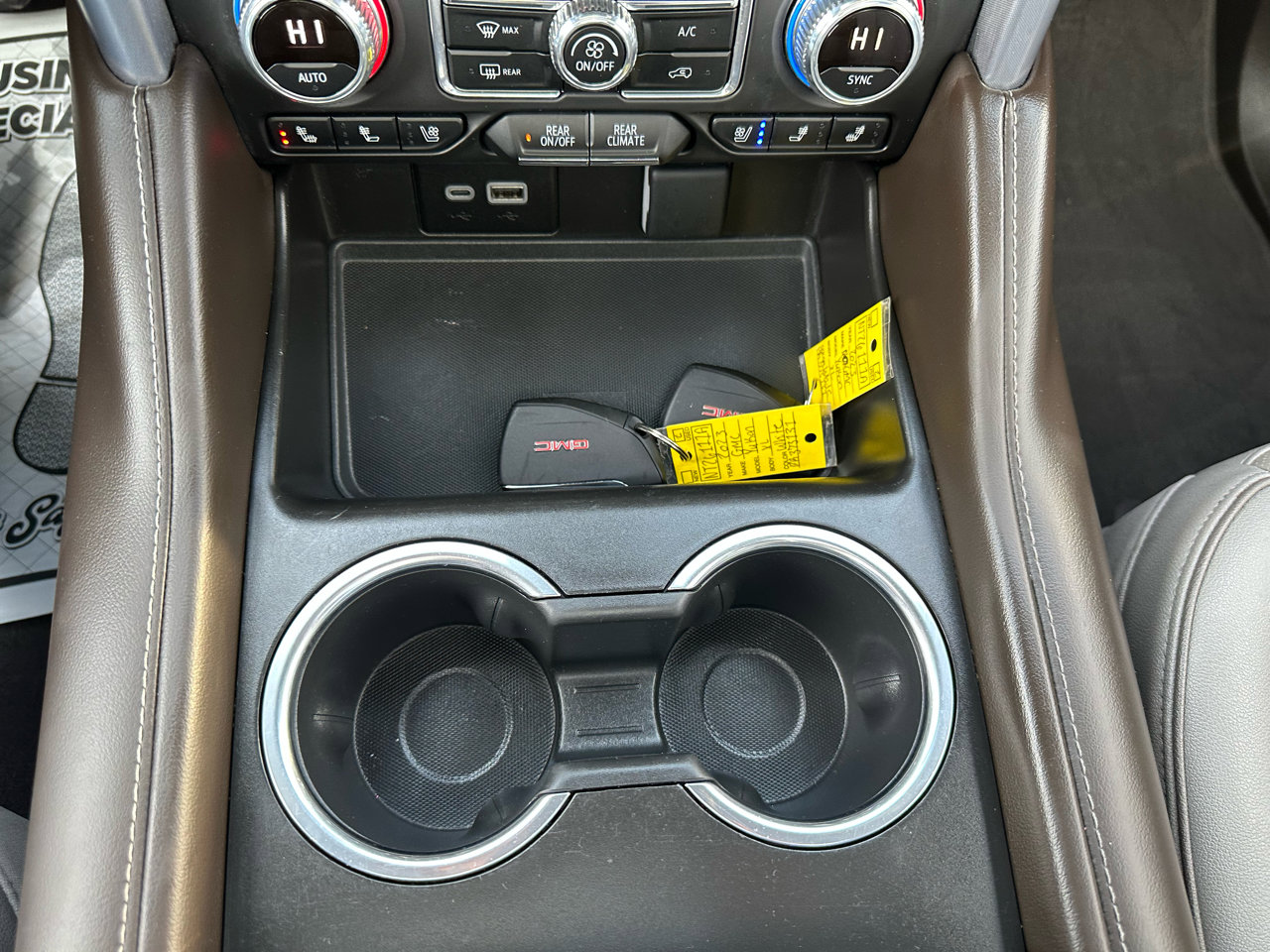 Used 2023 GMC Yukon XL SLT w/ SLT Luxury Package image 20