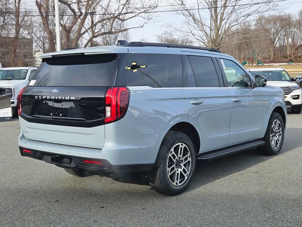 New 2026 Ford Expedition Active image 4