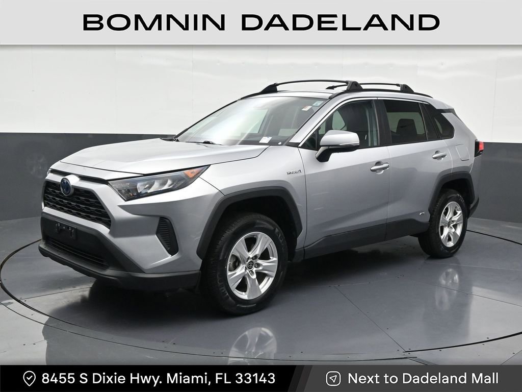 Used 2021 Toyota RAV4 LE image 1