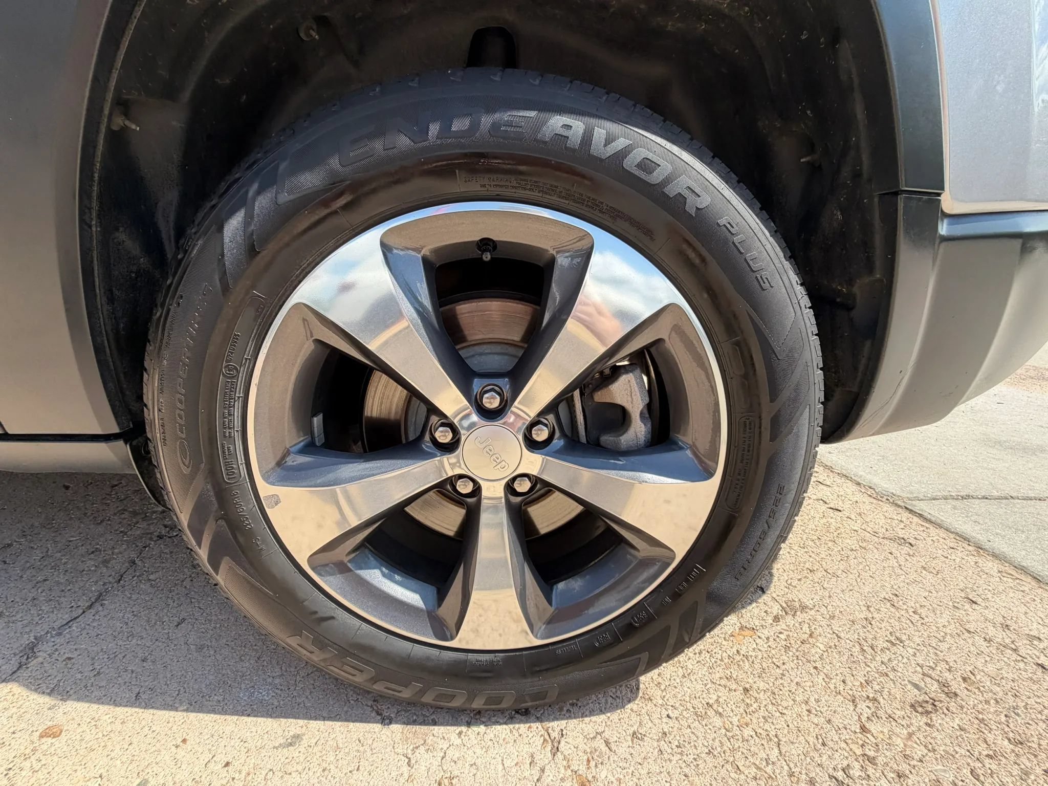 Used 2019 Jeep Cherokee Limited w/ Luxury Group AWD/4WD image 24