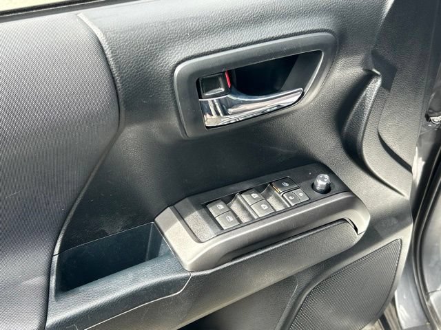 Used 2017 Toyota Tacoma TRD Sport w/ Tow Package (A/T) AWD/4WD image 23