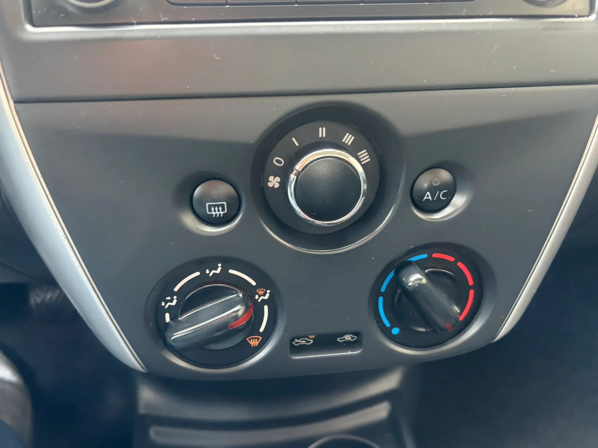 Used 2015 Nissan Versa Note S FWD image 22