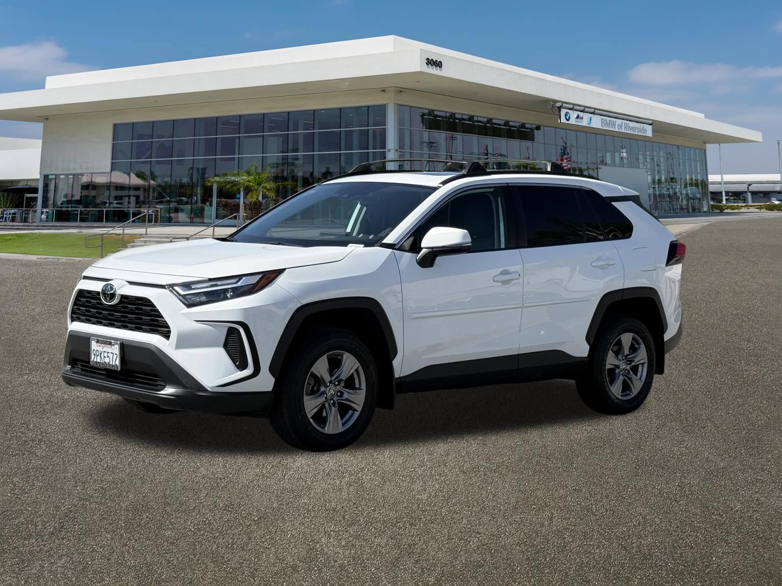 Used 2024 Toyota RAV4 XLE w/ Convenience Package FWD image 4