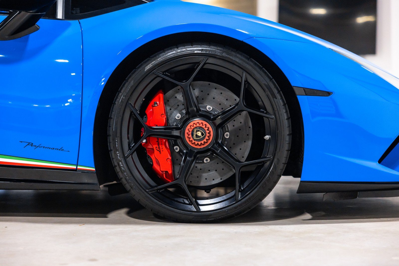 Used 2018 Lamborghini Huracan Performante AWD/4WD image 28