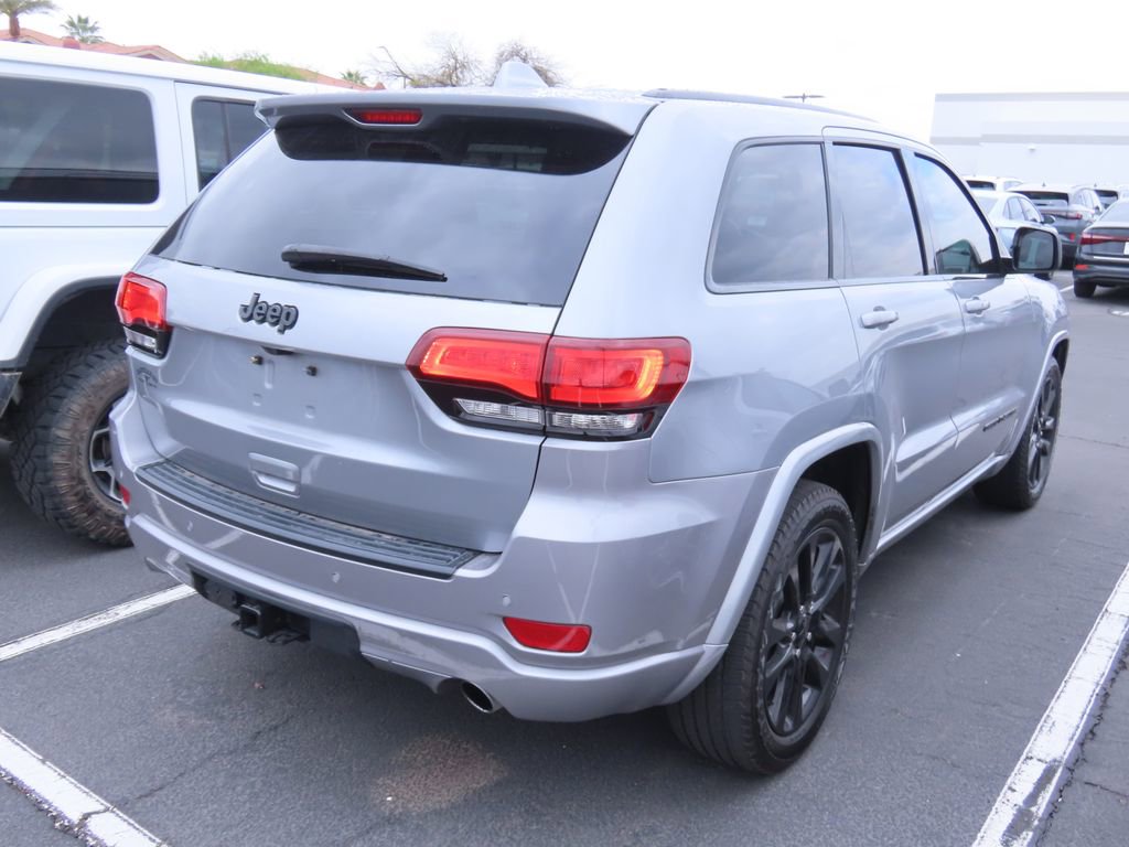 Used 2018 Jeep Grand Cherokee Altitude image 3