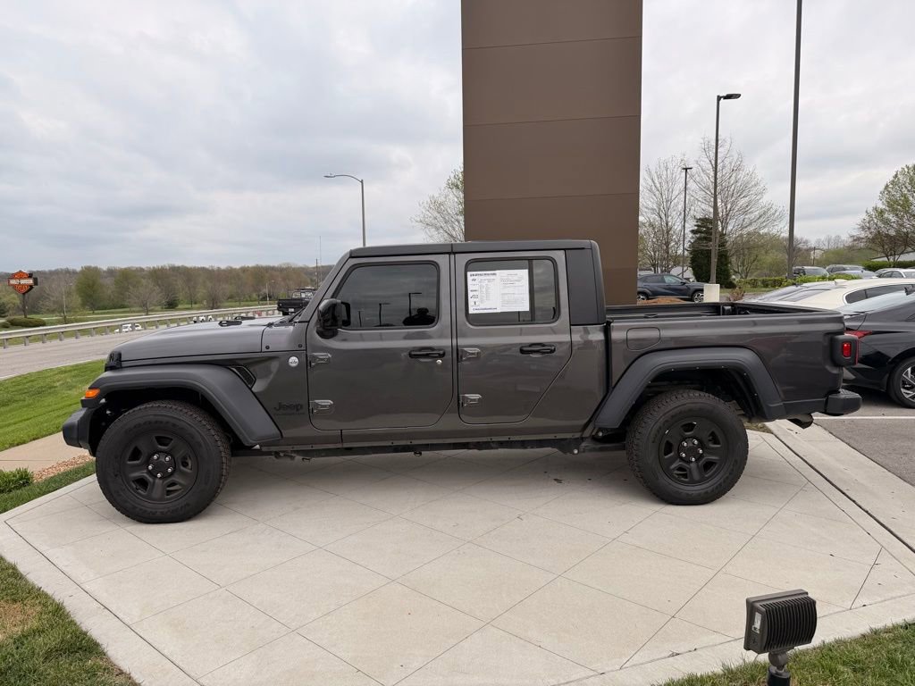 Used 2021 Jeep Gladiator Sport AWD/4WD image 2