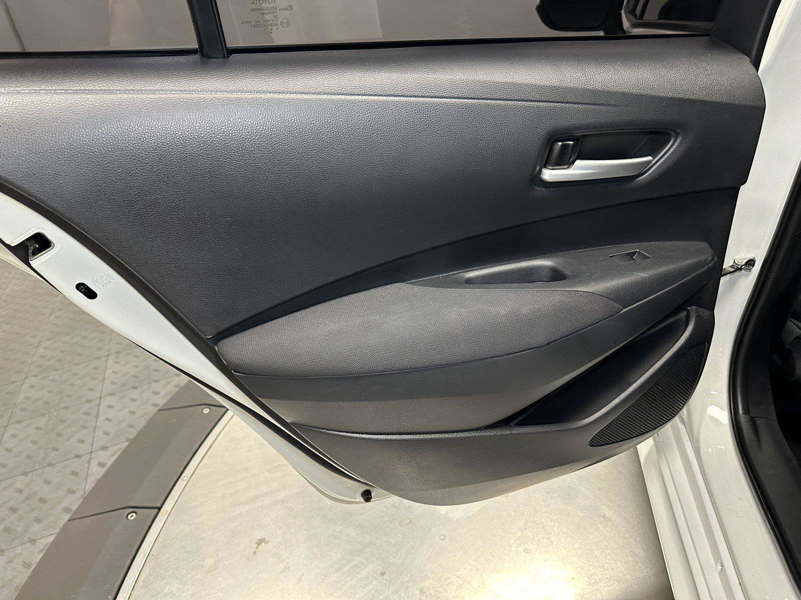 Used 2021 Toyota Corolla LE FWD image 29