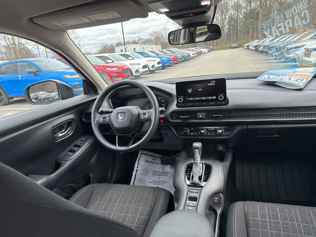 Used 2025 Honda HR-V LX image 15