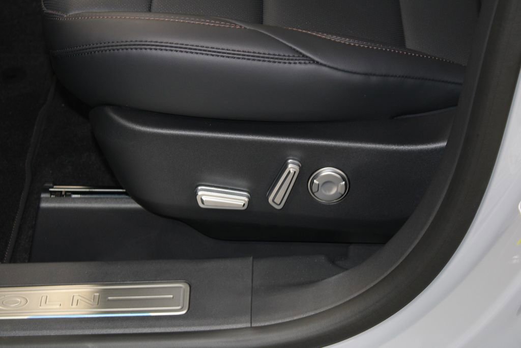 New 2026 Lincoln Nautilus Premier image 21