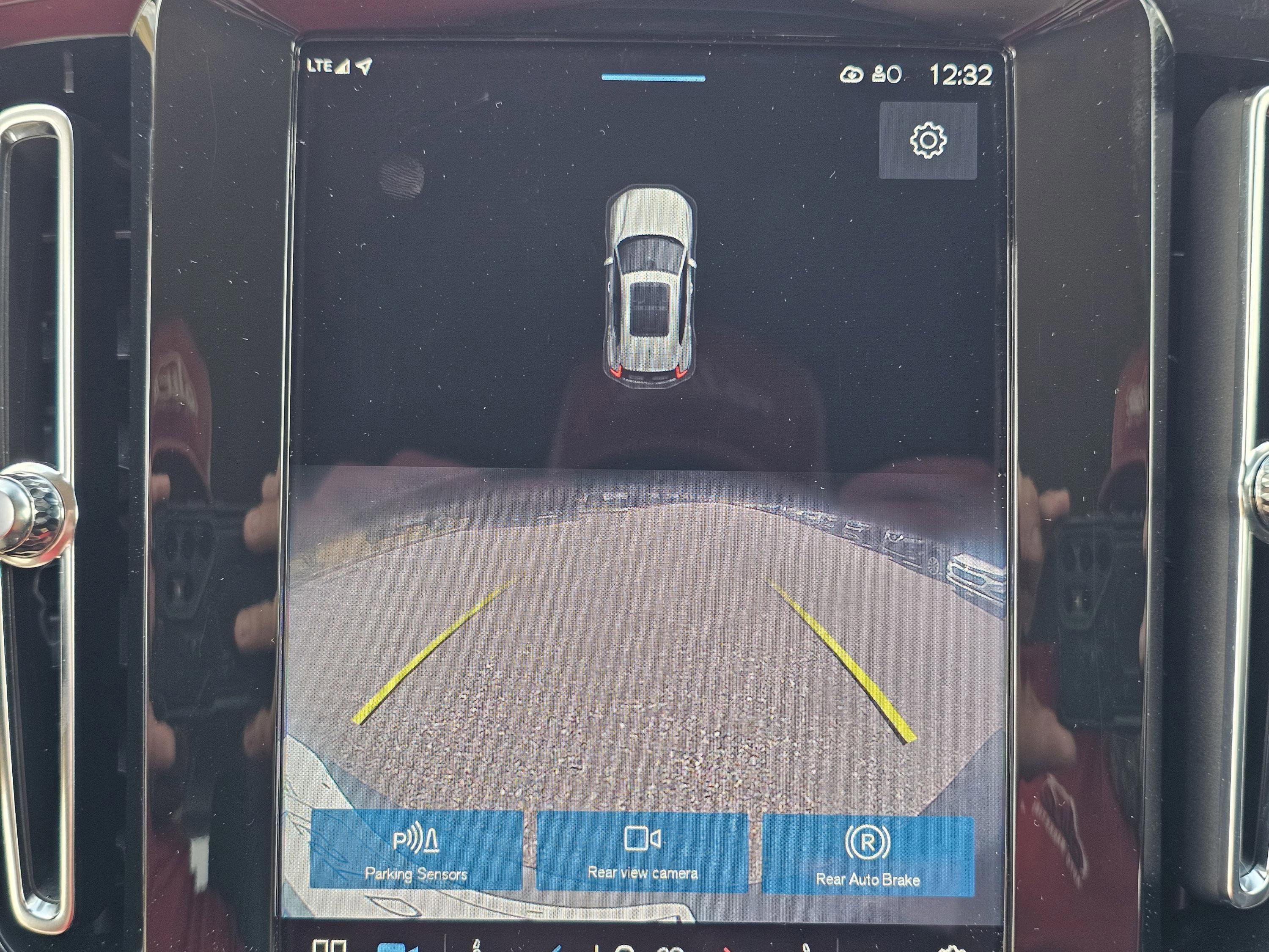 Used 2023 Volvo XC40 B5 Core image 27