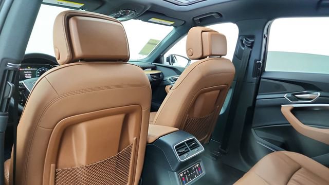 Used 2024 Audi Q8 e-tron Premium Plus w/ Premium Plus Package image 30