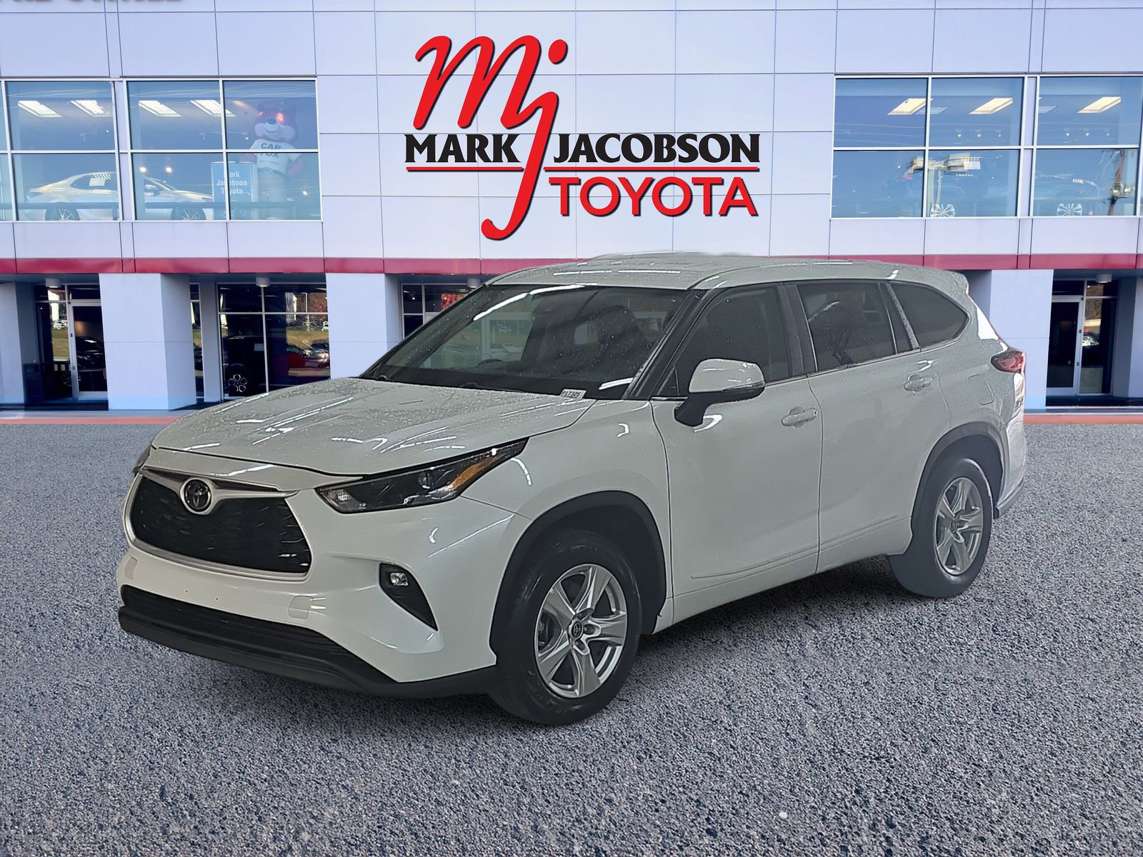 Used 2023 Toyota Highlander LE