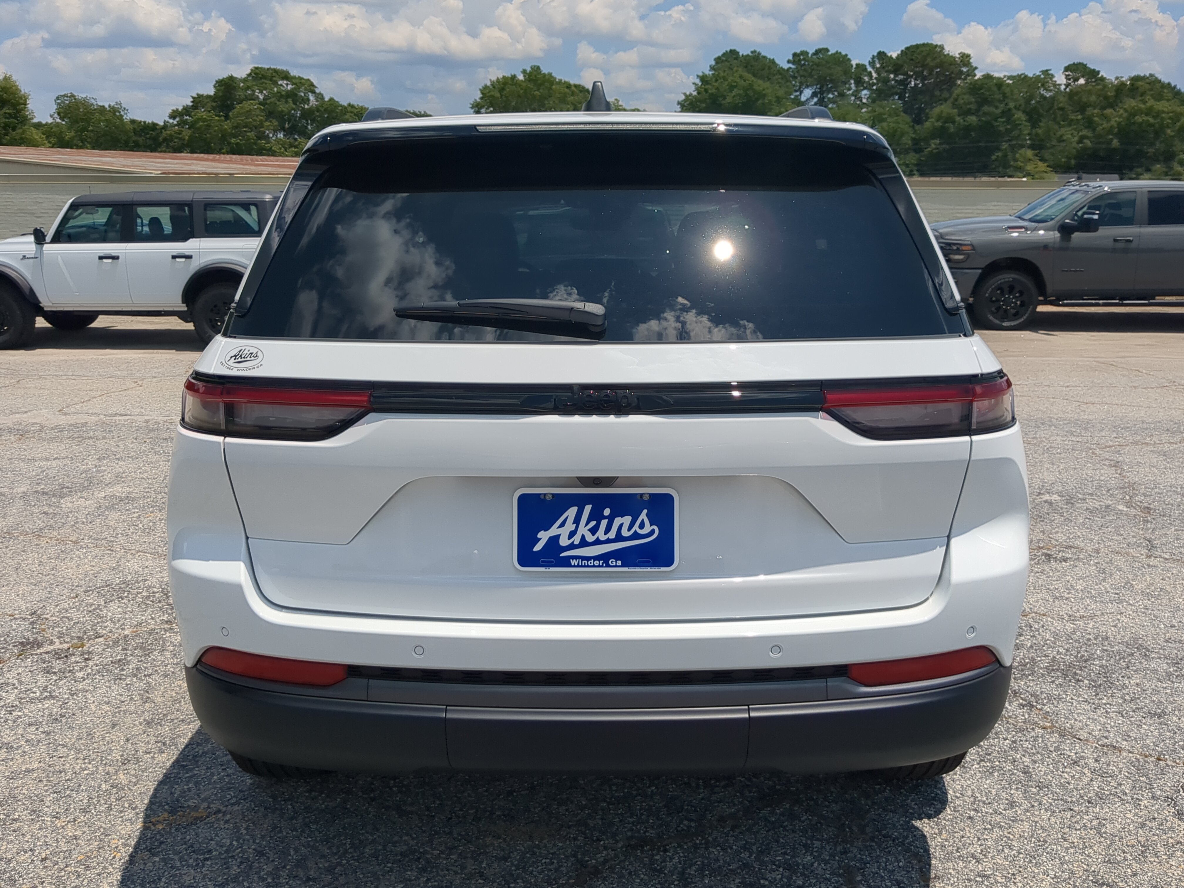 New 2026 Jeep Grand Cherokee Altitude RWD image 4