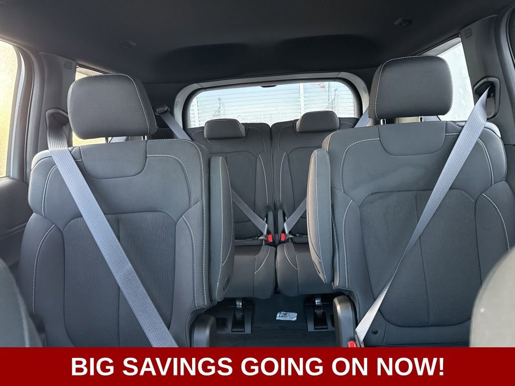 New 2025 Jeep Grand Cherokee L Laredo image 32