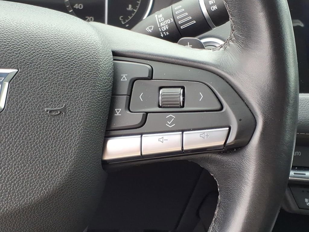Used 2022 Cadillac XT4 Premium Luxury w/ Enhanced Visibility Package FWD image 20