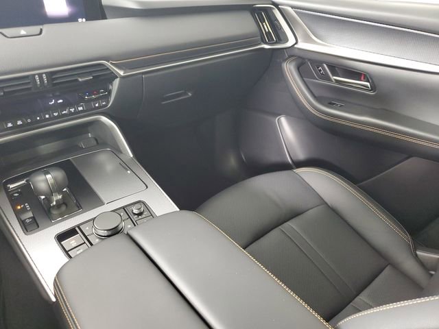 Used 2025 MAZDA CX-70 Plug-In Hybrid w/ Premium Pkg image 14