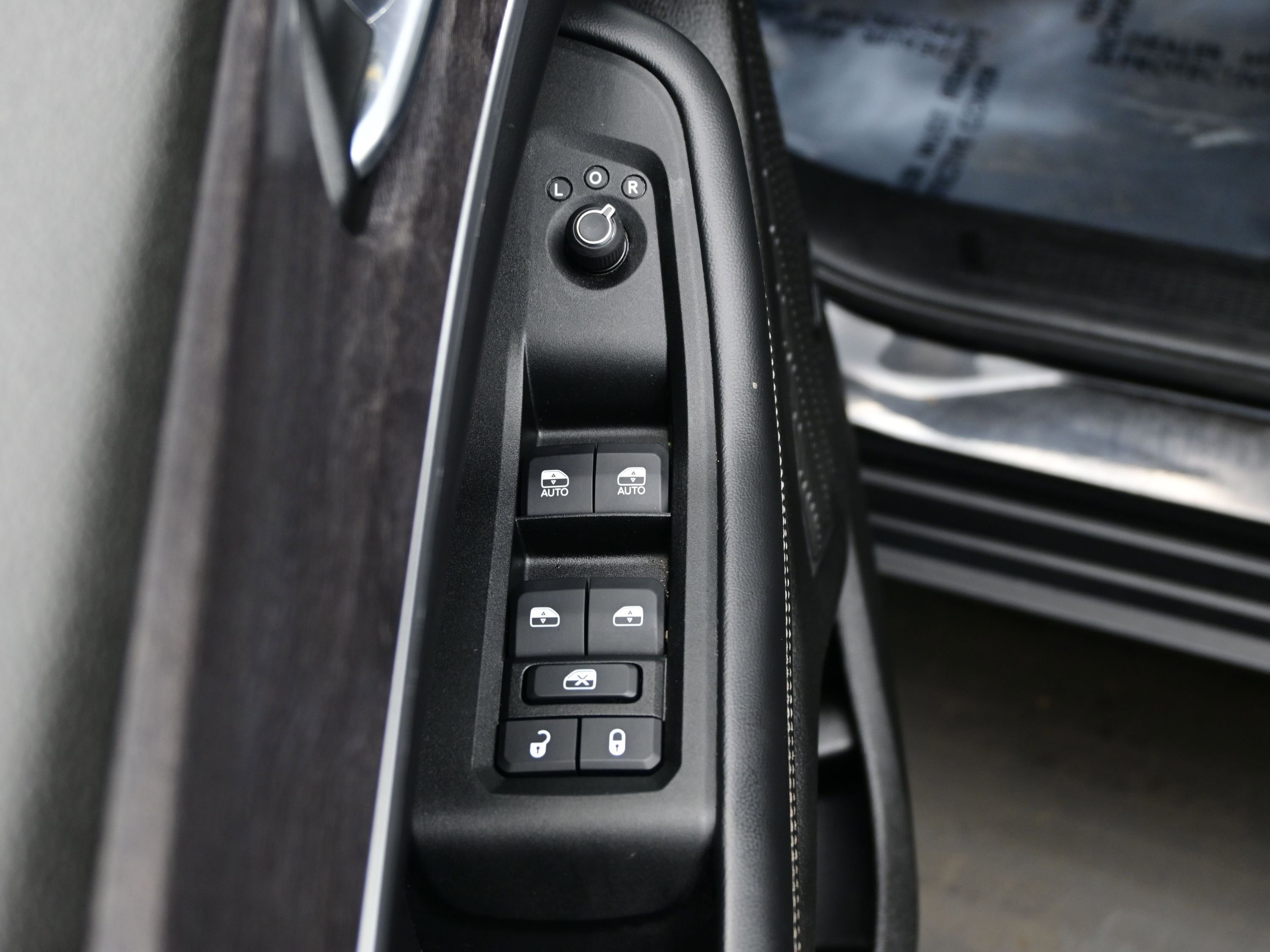 Used 2025 Jeep Grand Cherokee L Limited w/ Black Appearance Package image 10