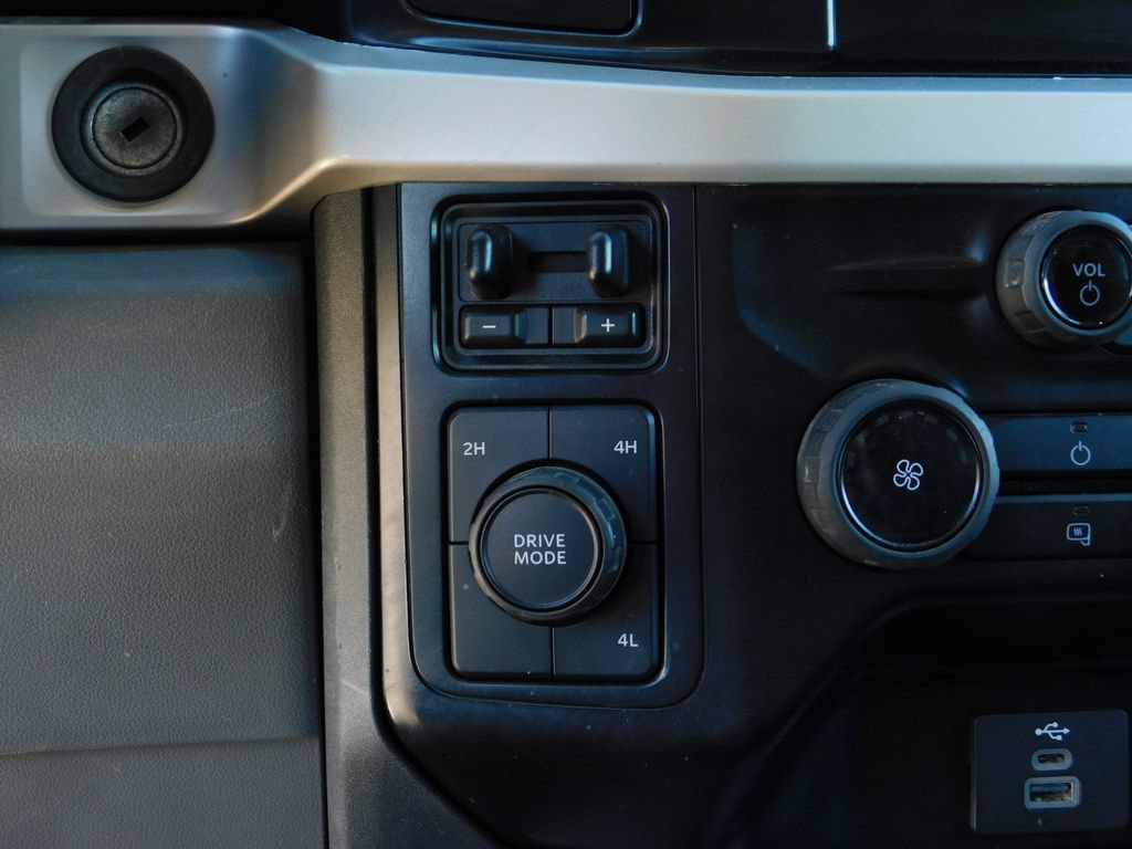 Used 2023 Ford F550 4x4 Regular Cab Super Duty image 55