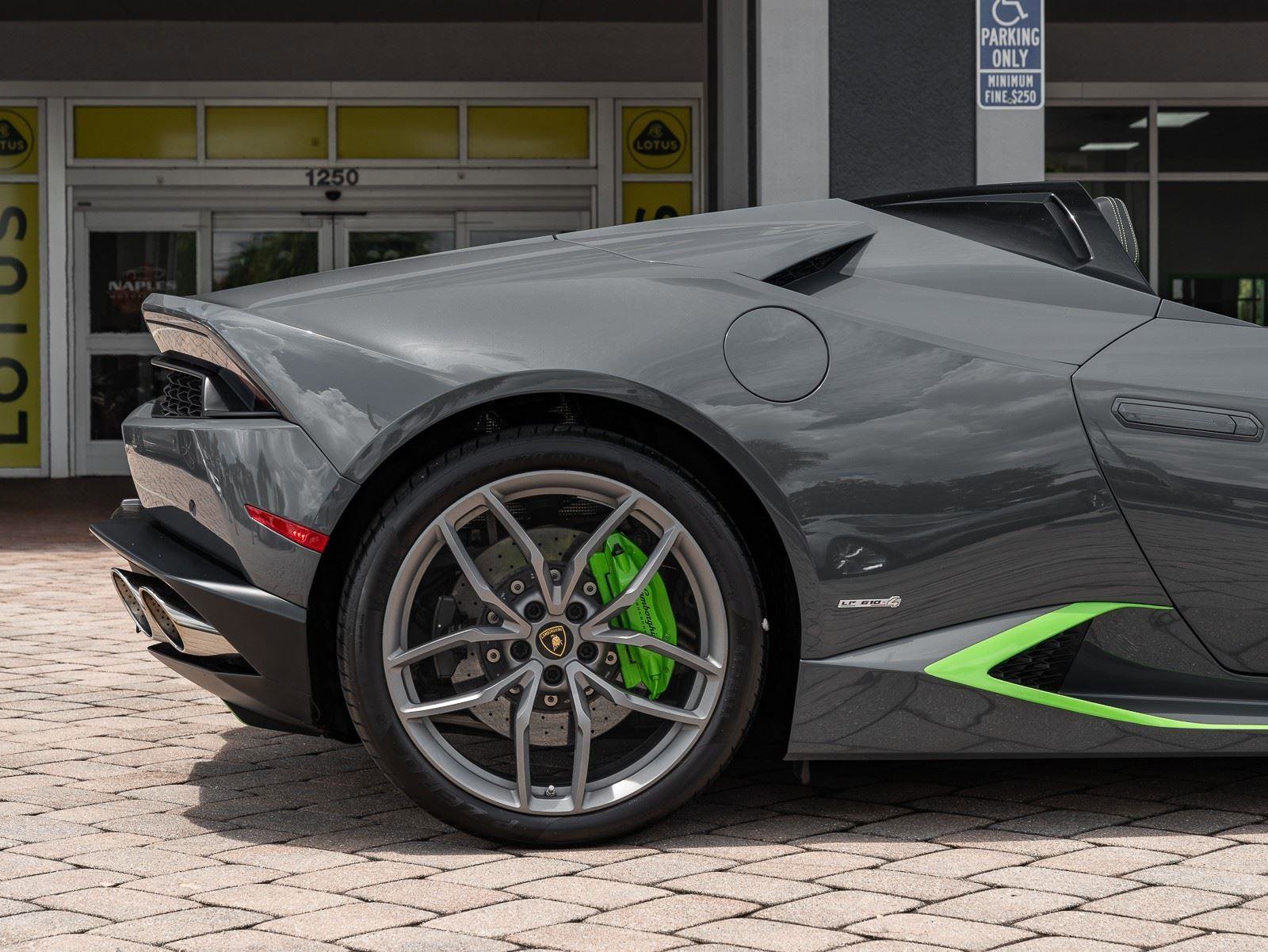 Used 2016 Lamborghini Huracan LP 610-4 AWD/4WD image 23