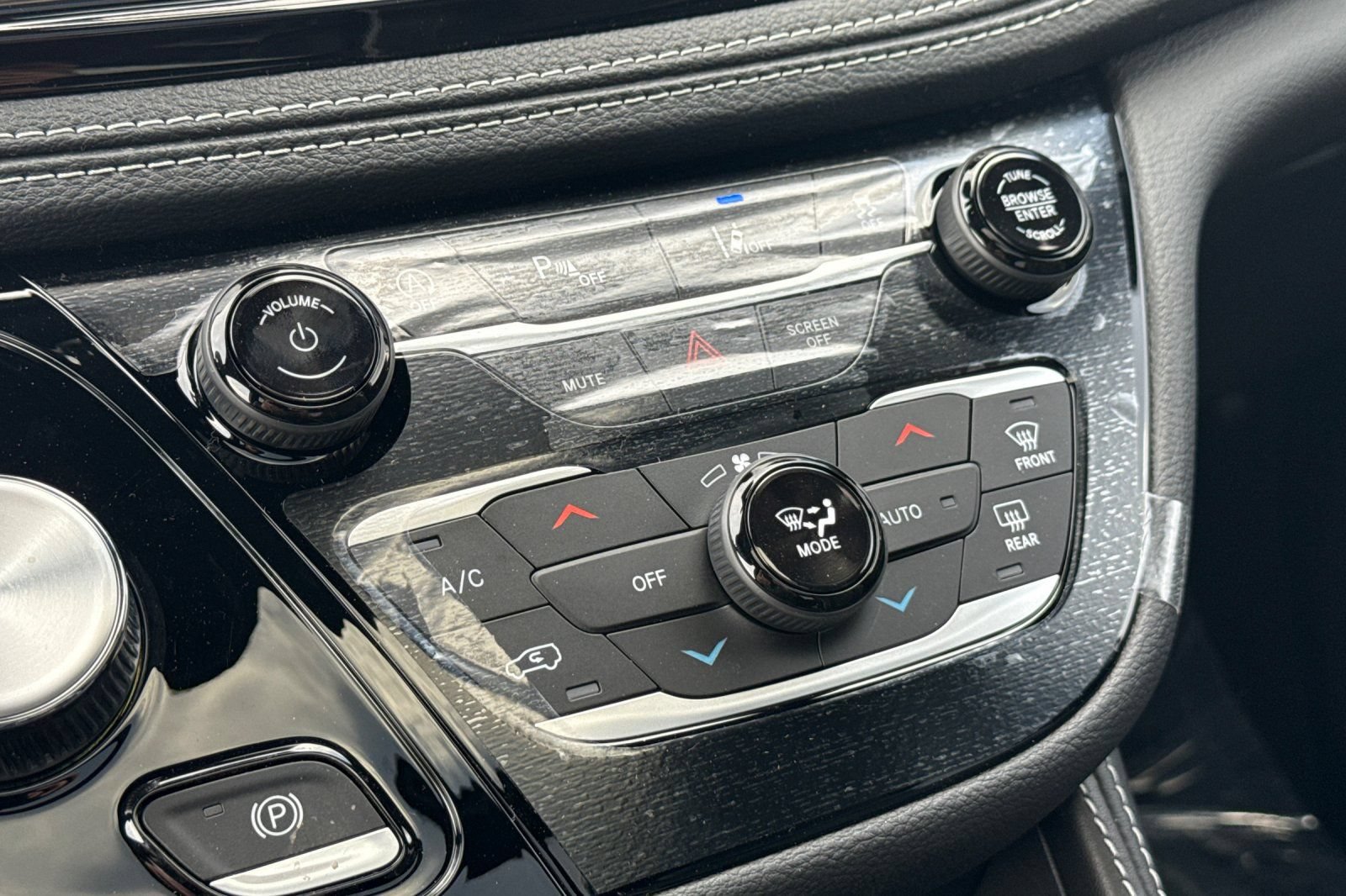 New 2027 Chrysler Pacifica Limited AWD/4WD image 21