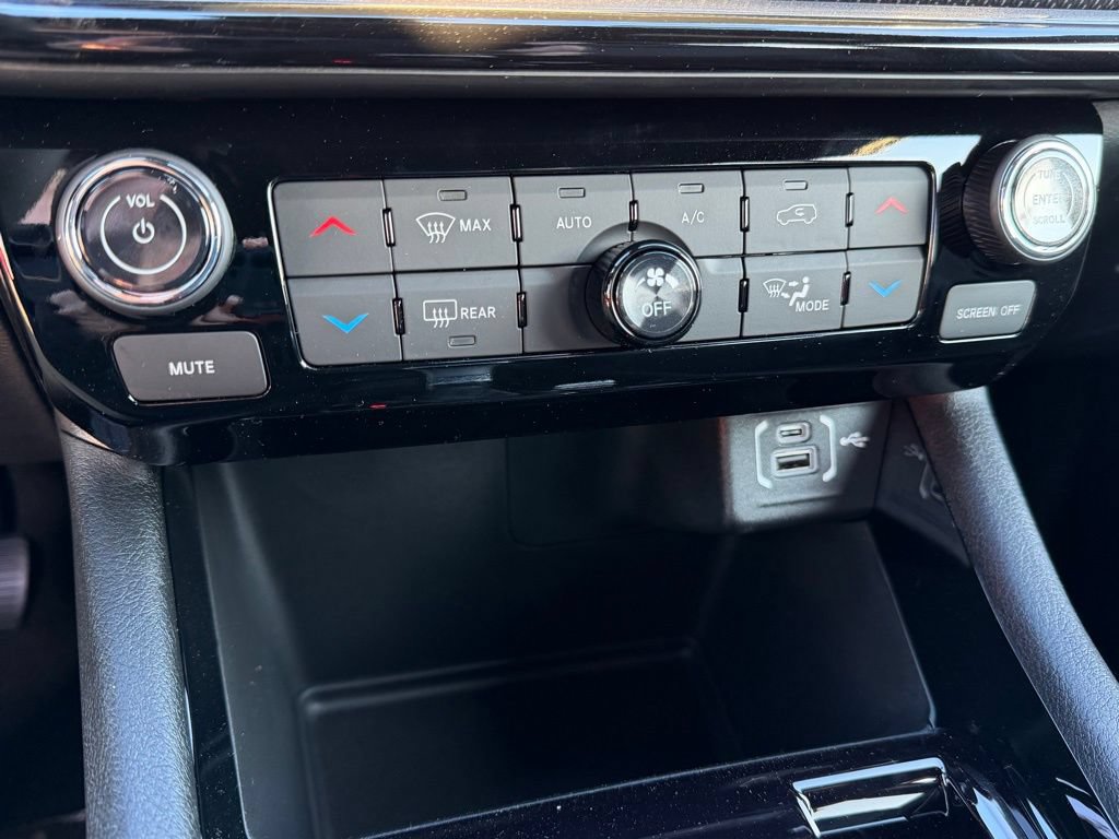 New 2026 Jeep Compass Latitude w/ Sun and Sound Group AWD/4WD image 19