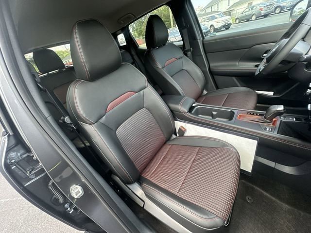 New 2025 Nissan Kicks SR FWD image 24