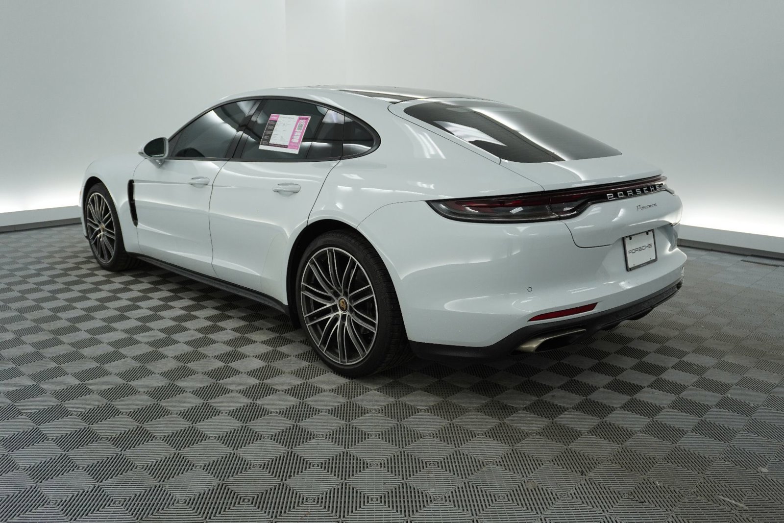 Used 2022 Porsche Panamera 4 w/ Premium Package image 3