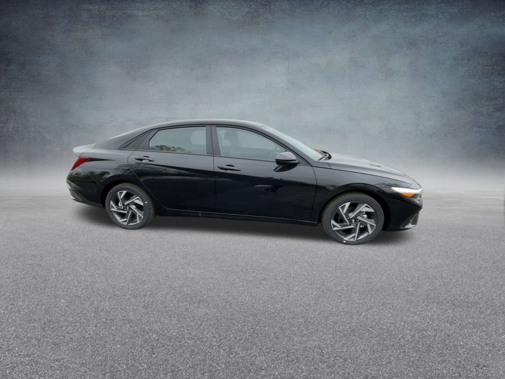 Certified 2025 Hyundai Elantra Sport image 26
