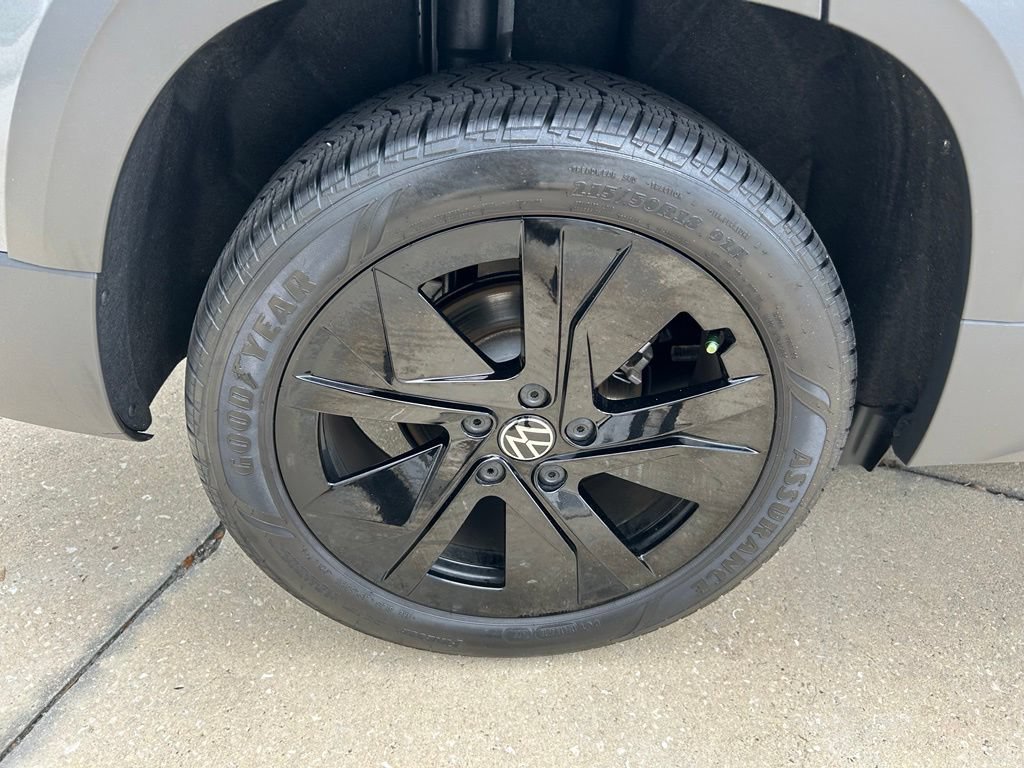 Certified 2026 Volkswagen Taos SE w/ Black Wheel Package FWD image 27