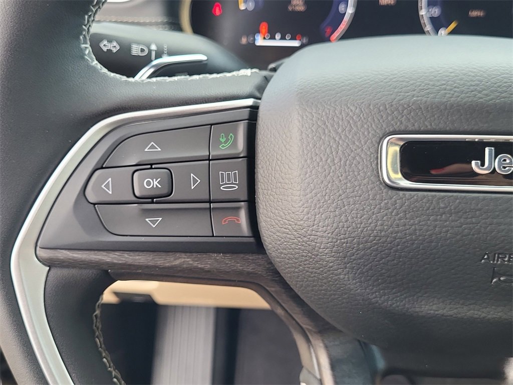 New 2025 Jeep Grand Cherokee Limited image 12