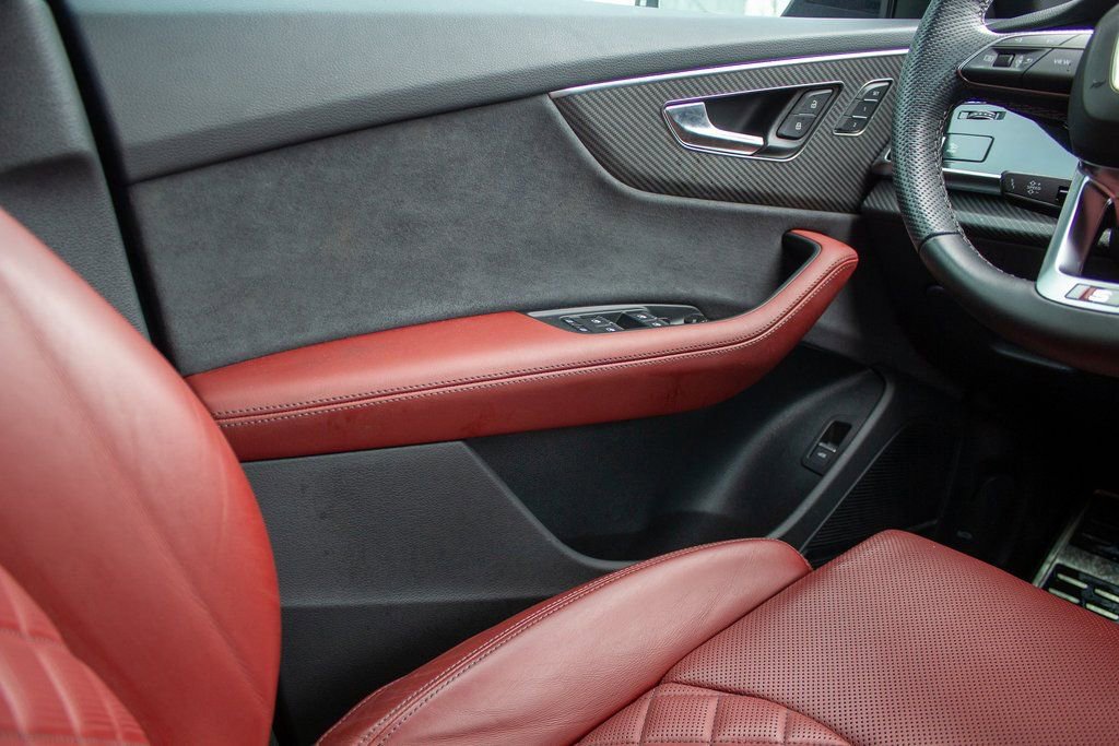 Used 2025 Audi SQ8 Premium Plus w/ 23" Wheel Package image 19