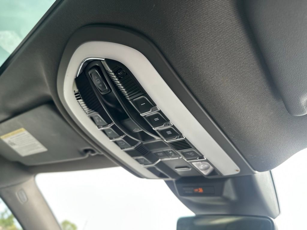Used 2023 Porsche Macan AWD/4WD image 26