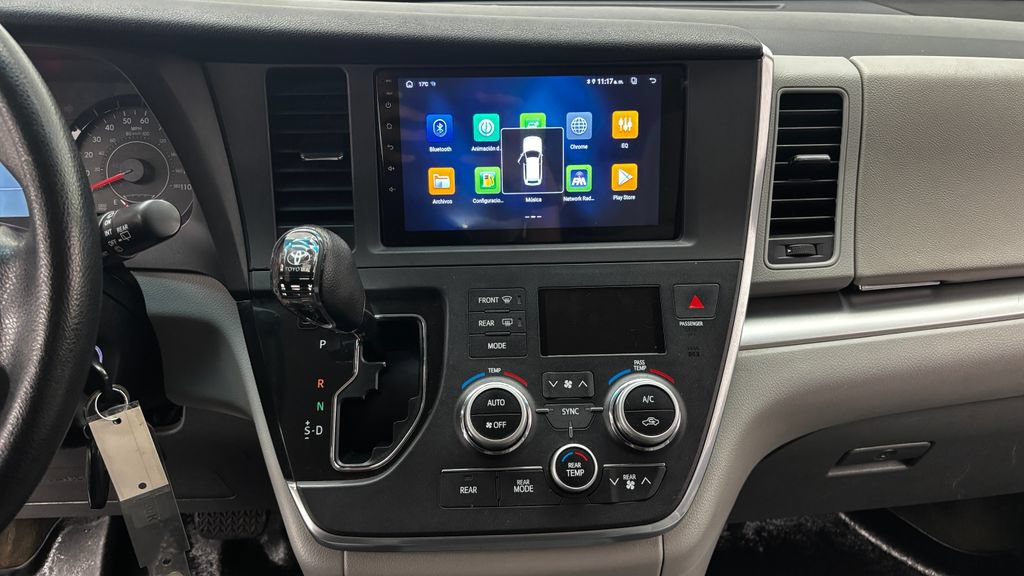 Used 2015 Toyota Sienna LE FWD image 15