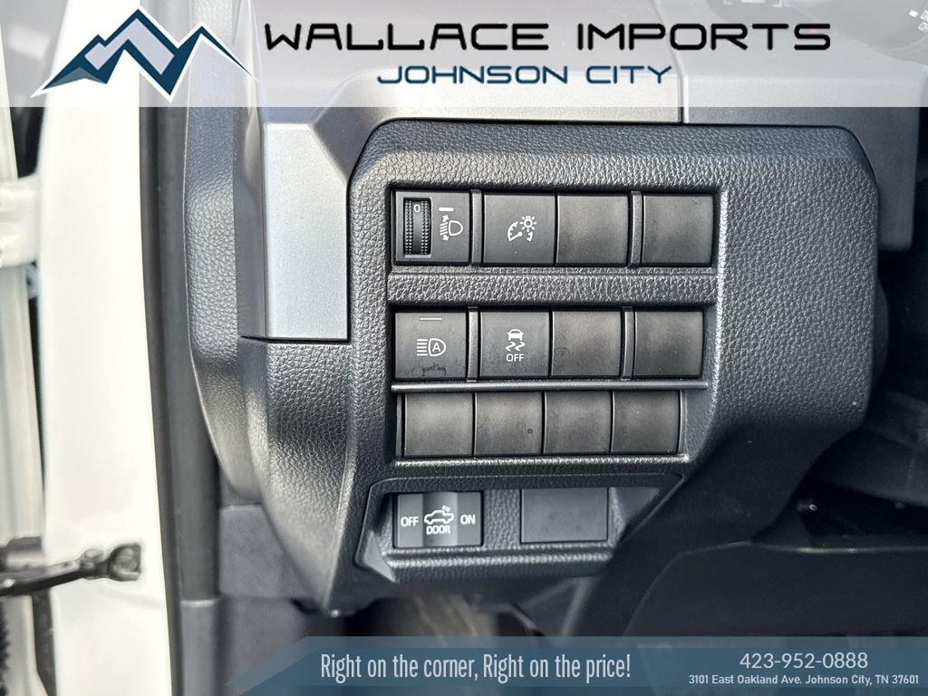 Used 2025 Toyota Tacoma SR5 AWD/4WD image 32