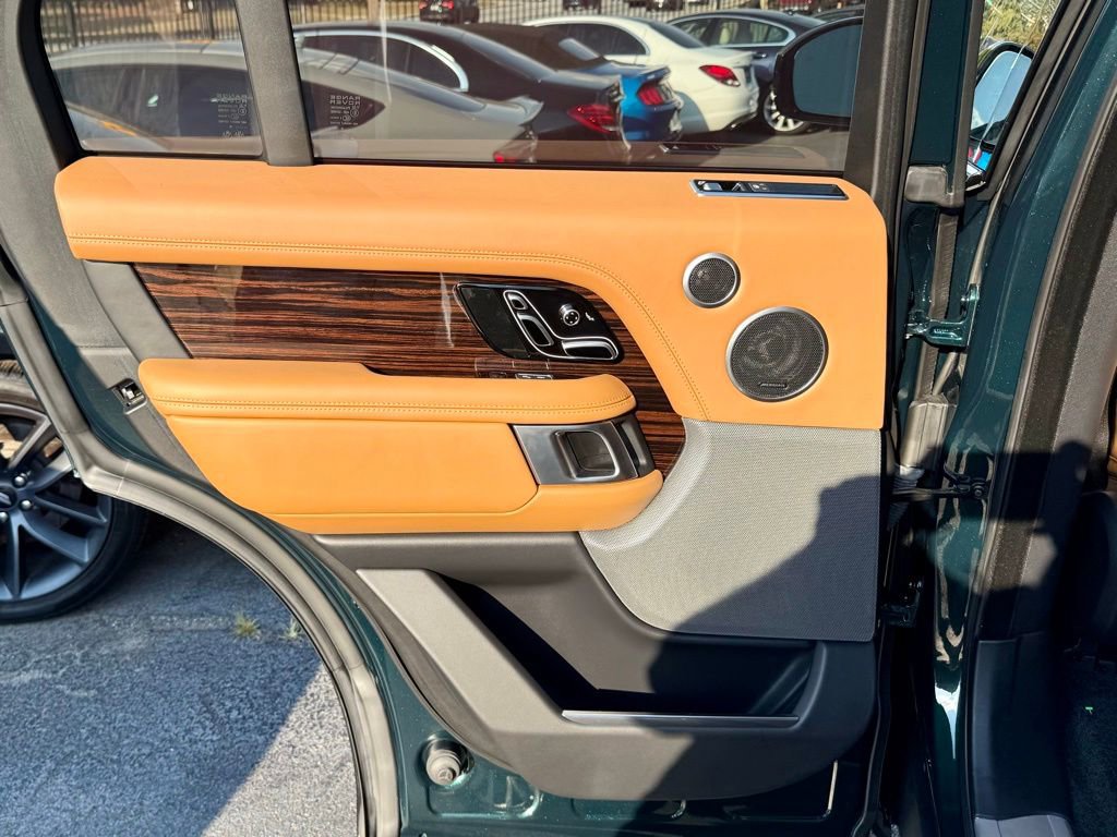 Used 2018 Land Rover Range Rover Autobiography image 25