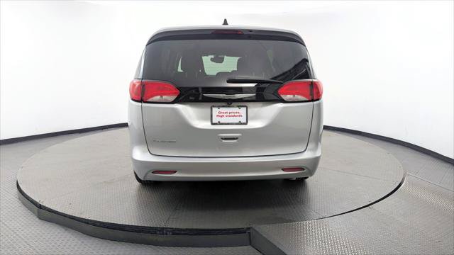 Used 2023 Chrysler Voyager LX FWD image 7