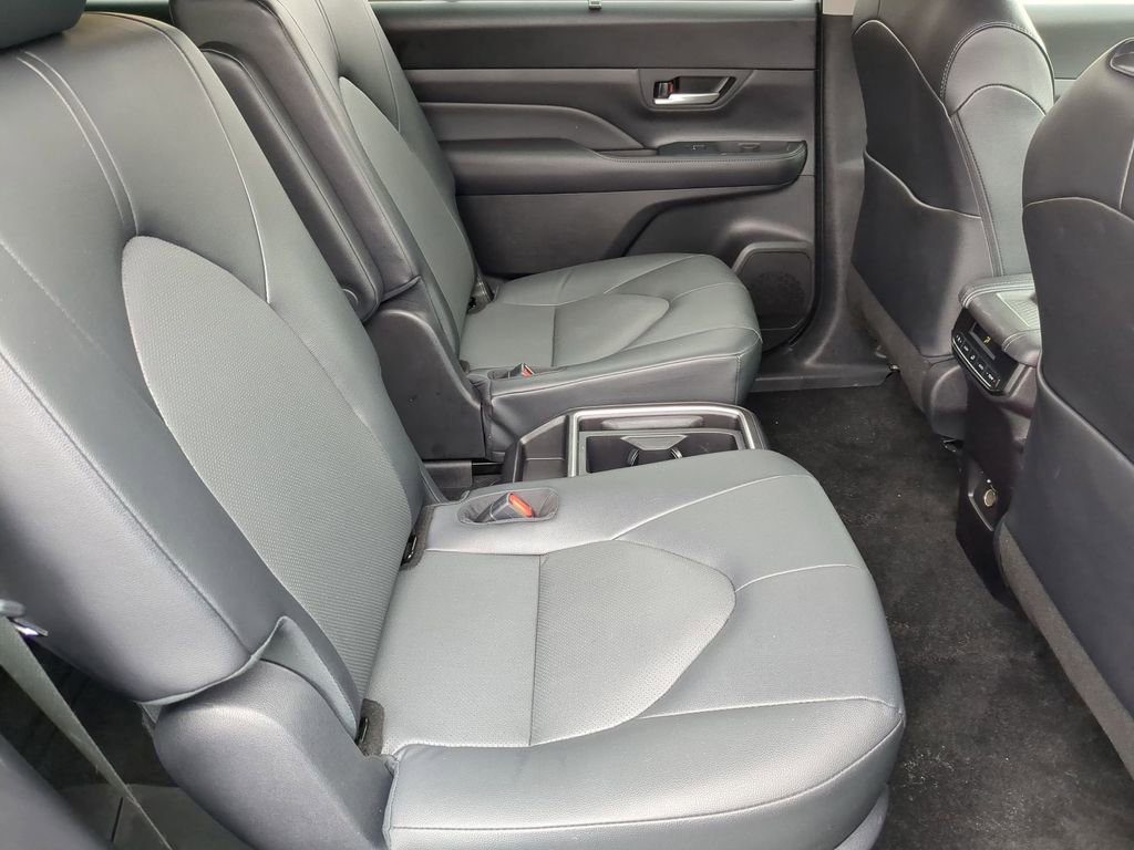 Used 2025 Toyota Grand Highlander AWD image 31