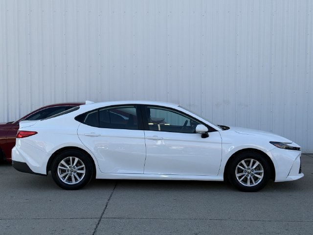 Used 2025 Toyota Camry LE FWD image 3