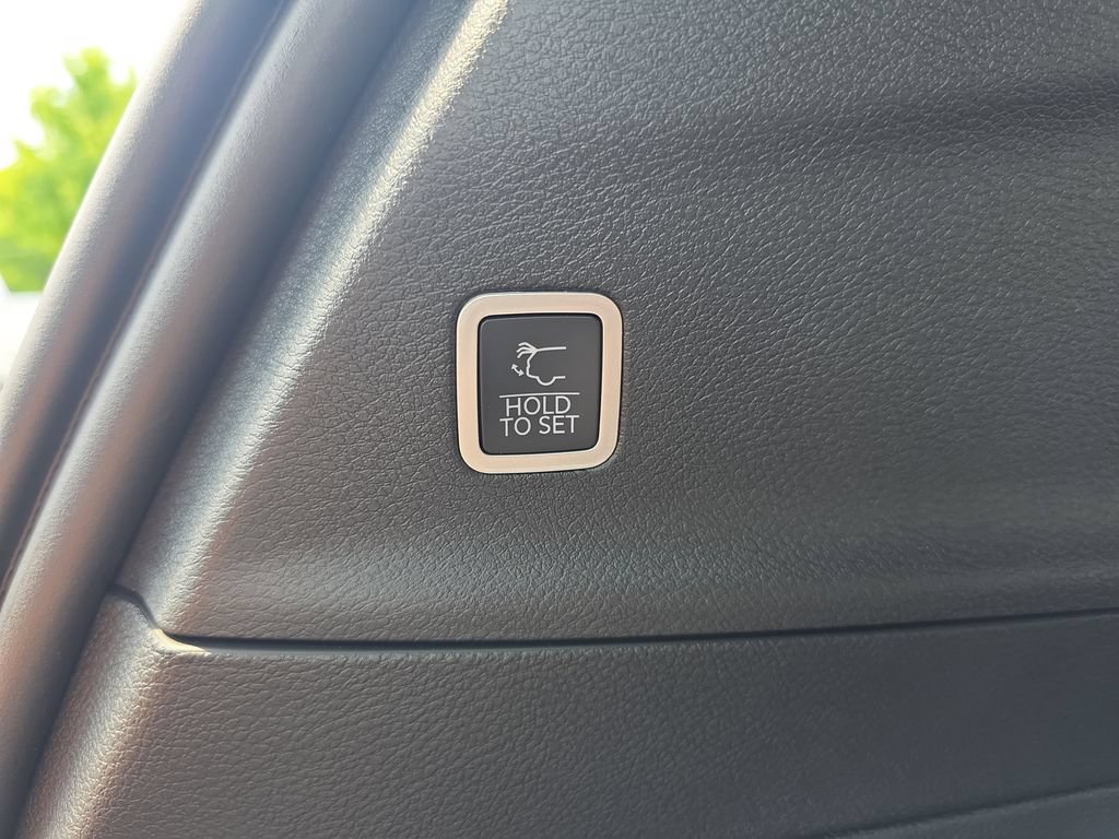New 2027 Chrysler Pacifica Limited AWD/4WD image 15