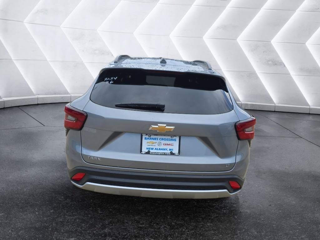 New 2026 Chevrolet Trax LT w/ Driver Confidence Package FWD image 6