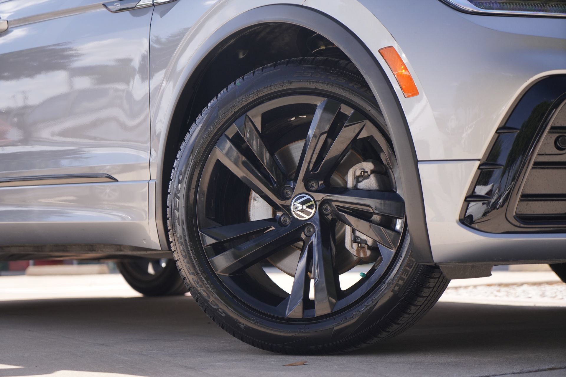 Certified 2024 Volkswagen Tiguan SE R-Line FWD image 3