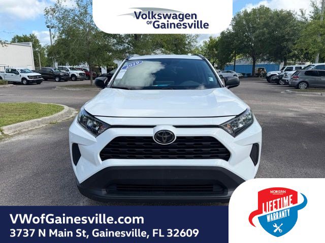 Used 2019 Toyota RAV4 LE FWD image 2