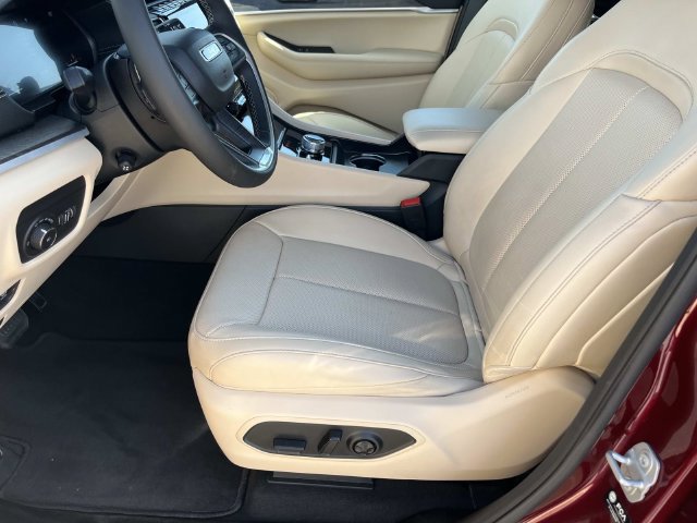 Certified 2025 Jeep Grand Cherokee L Limited w/ Luxury Tech Group II AWD/4WD image 28