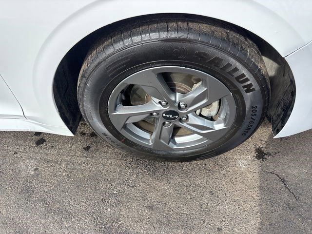 Used 2023 Kia K5 LXS image 43